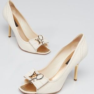 🔻SOLD! Stunning! Louis Vuitton Ivory Pumps
